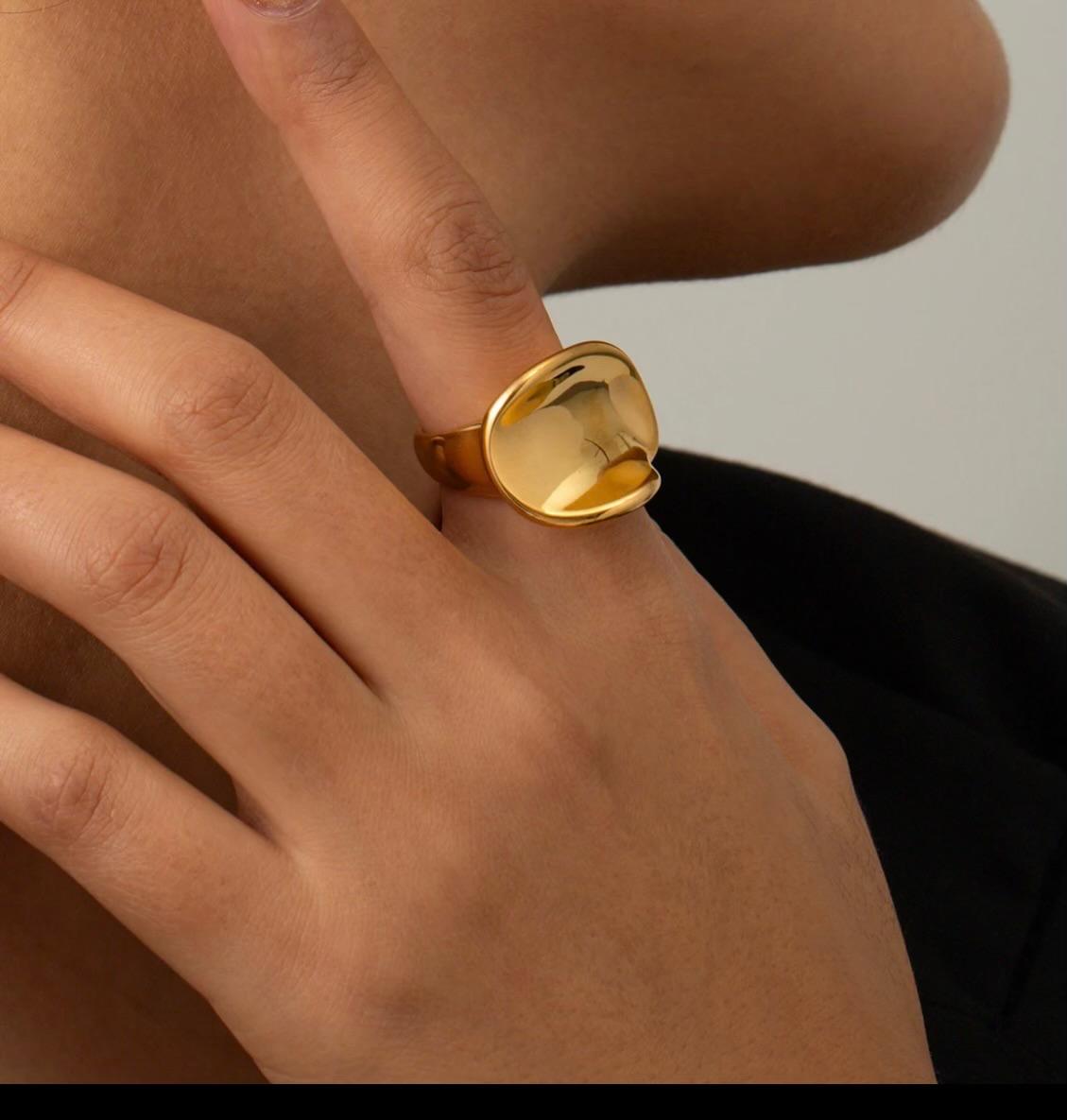 Round Pleated Adjustable Chunky Ring